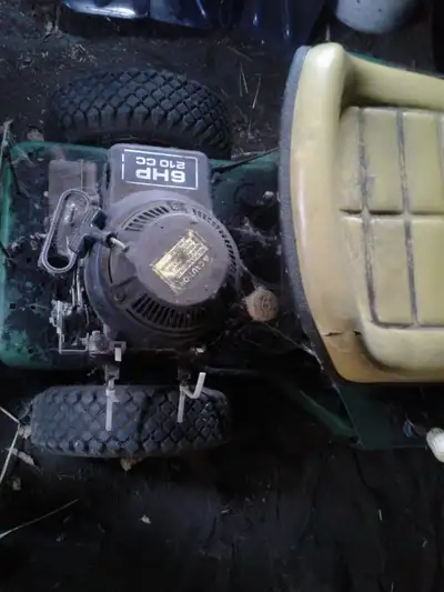 JOHN DEER RIDING MOWER  PARTS ONLY $250, View more