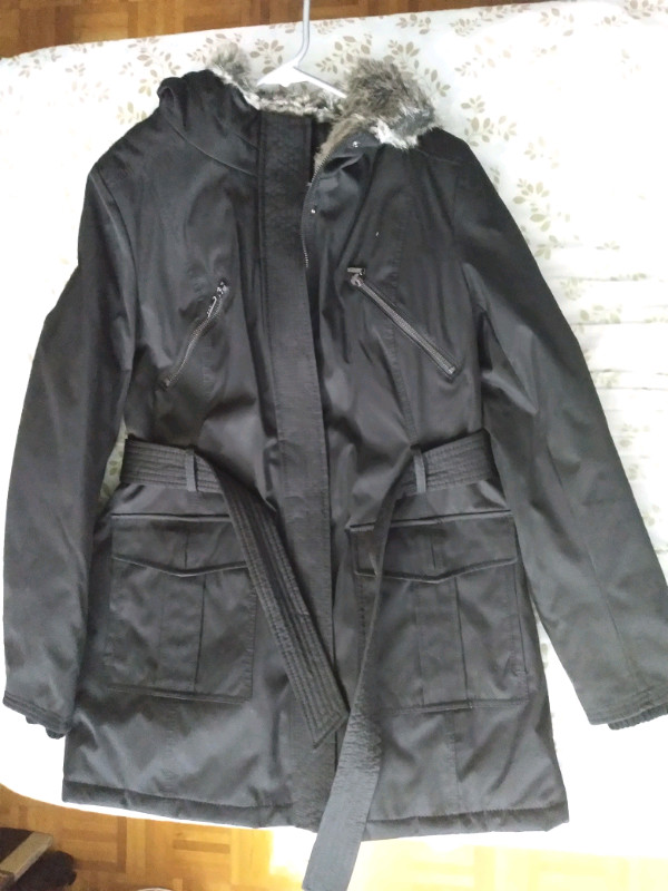 Manteau d'hiver neuf pour femme P / new winter coat for woman S dans Femmes - Hauts et vêtements d'extérieur  à Ville de Montréal