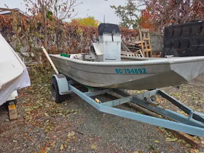 Extra heavy Duty jet boat hull and trailer W /tunnel hull Great starter for your power plant Would s...