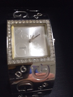 Montre Guess argent dans Bijoux et montres  à Longueuil/Rive Sud - Image 2