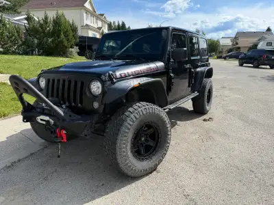 2018 Jeep Rubicon 6 speed manual transmission 4:10 gearing 66,115kms *Comes with a soft top. *roof r...