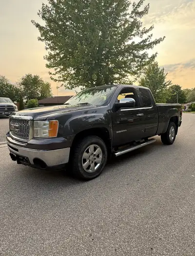 Selling my truck with no issues beautiful drive engine transmission are really strong. Never had an...