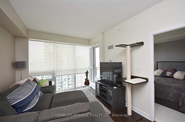 Apartment for lease in Long Term Rentals in Mississauga / Peel Region - Image 3