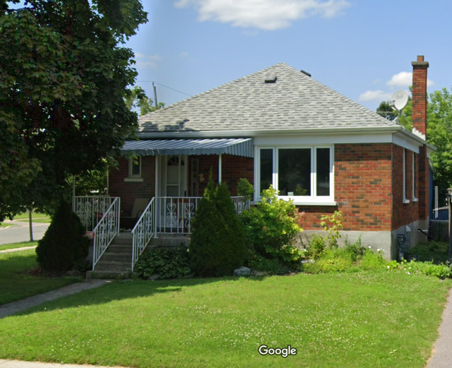 3 bedroom 1 wash room house main unit for rent from Oct