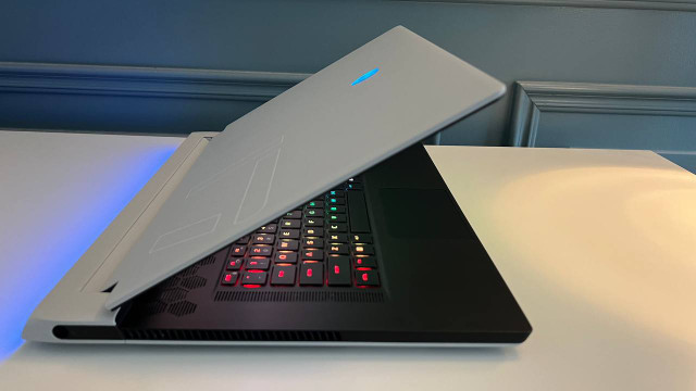 Alienware X17 R2 (Intel Core I7-12700H, RTX 3080 TI, 32 GB RAM) in Laptops in Markham / York Region - Image 3
