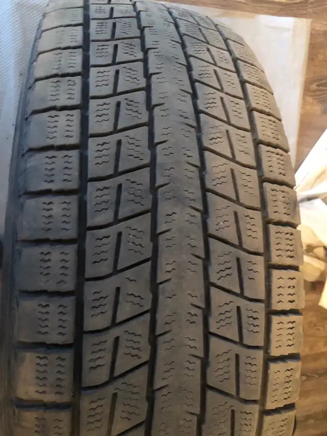 4 roues (Mags) et pneus d'hiver 16 pouces (215/70R16) in Tires & Rims in Lévis - Image 3
