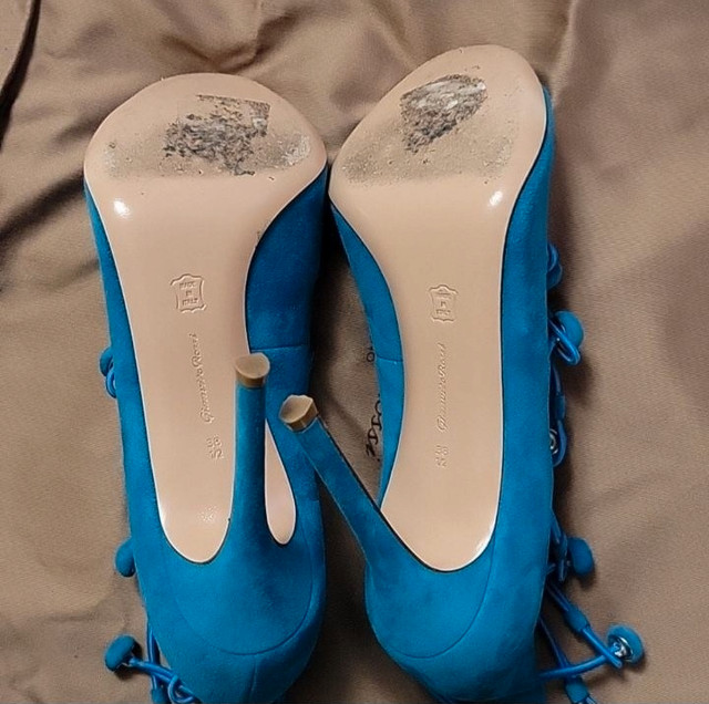 Gianvito Rossi "Marquis" light blue (Curacao) Suede Pump 8.5  in Women's - Shoes in St. Catharines - Image 3