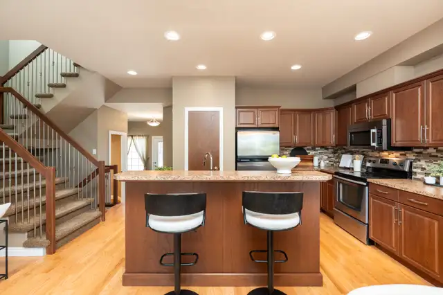 3 Bedroom, 3.5 Bathroom Townhouse with attached Garage62863327514243122