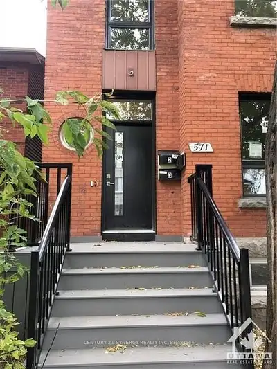 Modern 2 Bedroom Downtown