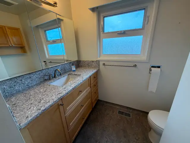 Bright & Quiet 3-Bedroom All-included Top-Floor Suite in Long Term Rentals in Victoria - Image 8