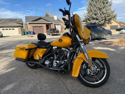 2013 Harley-Davidson Street Glide – Only 9,376 km – $21,900 Selling my 2013 Harley-Davidson Street G...