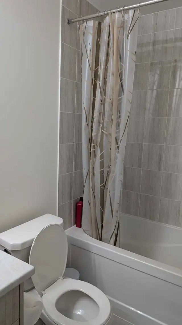 Private Room For Rent in Pickering in Room Rentals & Roommates in Oshawa / Durham Region - Image 6