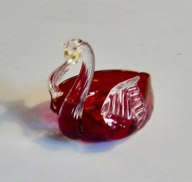 Vintage Murano Italian Art Glass Swan Figurine-Ruby Glass Bowl in Arts & Collectibles in City of Toronto - Image 4