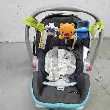 Graco SnugRide Infant Car Seat & Base in Strollers, Carriers & Car Seats in Mississauga / Peel Region - Image 2