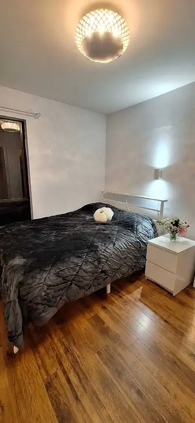 Elegant Furnished Room for Rent – Richmond (Women Only) Available April 1st A bright, well-maintaine...