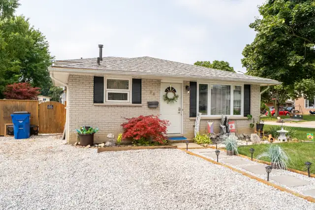 Nicely Updated Inside and Out! 3-Level Backsplilt!