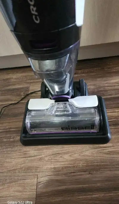 Keep your floors spotless with this pre-owned Bissell CrossWave Cordless Max, a powerful 3-in-1 mult...