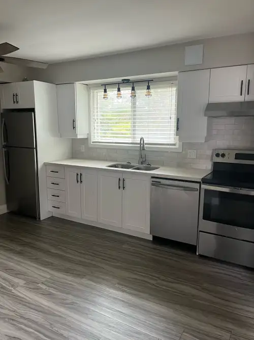 Beautiful apartment for rent with balcony in great location and close to everything in downtown Beam...
