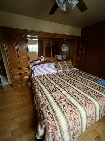 Ensemble de chambre à coucher – Lit King + meubles assortis, View more