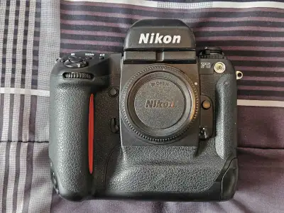 Nikon F5 film camera in good condition. Everything appears to work, turns on, shutter fires, buttons...