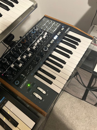 Arturia Minibrute 2 analog keyboard synthesizer 