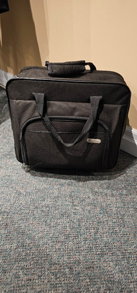 TARGUS 16" Rolling Laptop bag with Telescoping handle.