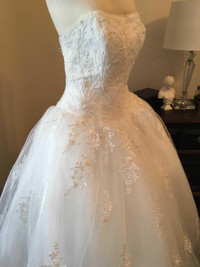 Wedding Dress Size 8-10 Sweetheart style with beading