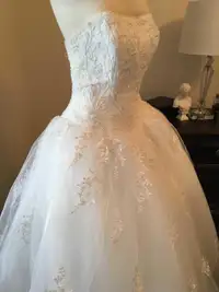 Wedding Dress Size 8-10 Sweetheart style with beading