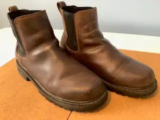 Men's size 11 classic Chelsea style boot., View more