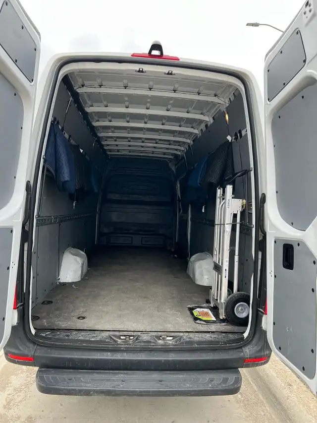 AFFORDABLE MOVER - Your Man With A Van ( 204-510-4079 )62863716564481125