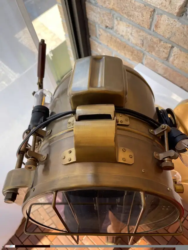 accent Brass Floor lamps in Indoor Lighting & Fans in Markham / York Region - Image 9