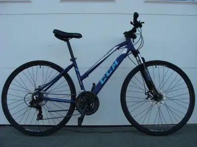 CCM Vélo Hybrid AluBike-Urban/City-Femme/Women 700 21spd C.NEUF, View more