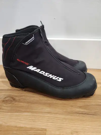 Cross country ski boots, View more