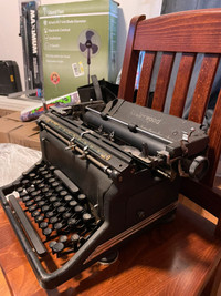 Underwood Typewriter - 1940s! - PRICE DROPPED AGAIN!