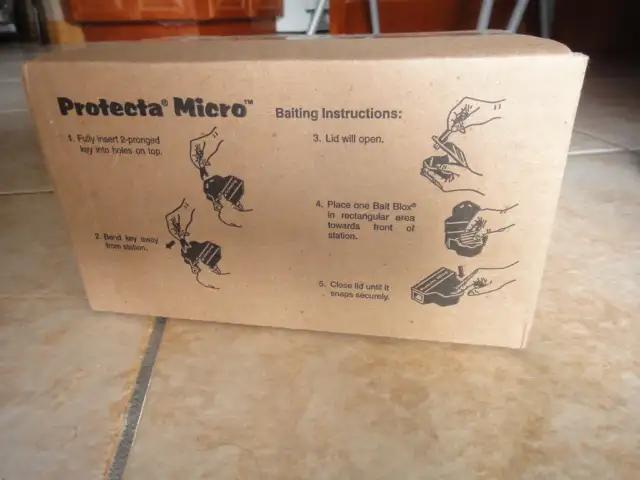 Pest Control Black Bait Stations – Includes Twelve Bait Stations and One Key