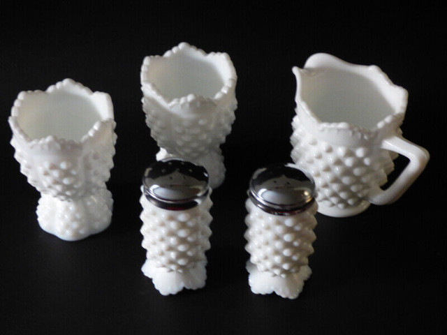 fenton milk glass in Arts & Collectibles in Napanee - Image 2
