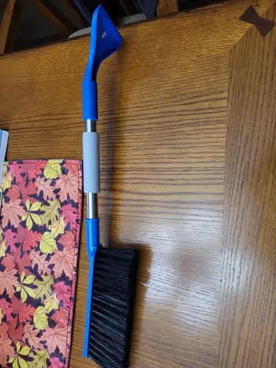 Windshield scraper snow brush brand new