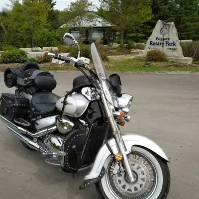 I am selling my 2007 Suzuki Boulevard C50 with very low kilometres! This fuel-injected 805cc V-Twin...