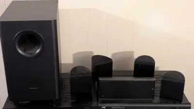 Pioneer Speakers System with Subwoofer for Home Theatre, including 5 speakers (1 centre, 2 fronts an...