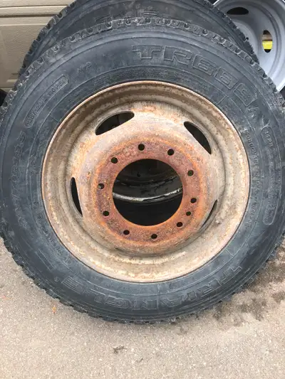 225/70R19.5 tires and wheels Dodge Ram 5500 5500 Ford F-450 F-550 Tires have more than 60% tread eve...