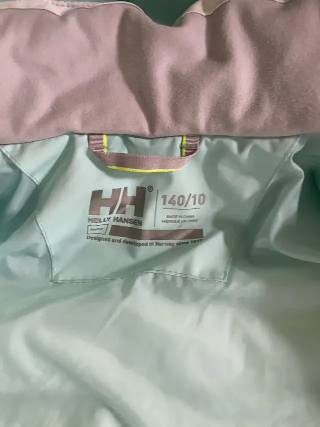 Helly Hansen ski winter coat jacket kids 10Y in Kids & Youth in Kitchener / Waterloo - Image 3