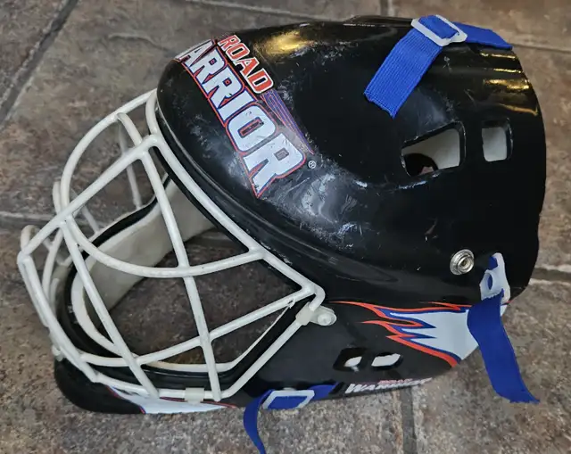 Casque de gardien de but in Hockey in Laval / North Shore - Image 3
