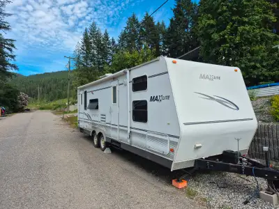 2007 R-Vision 28MLRS 5900 lbs dry weight Includes two 30 lbs propane tanks Fridge not working Awning...