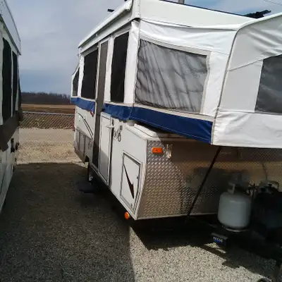 For Sale 2004 Rockwood High Wall 2518G trailer. High wall gives you more clearance inside the traile...