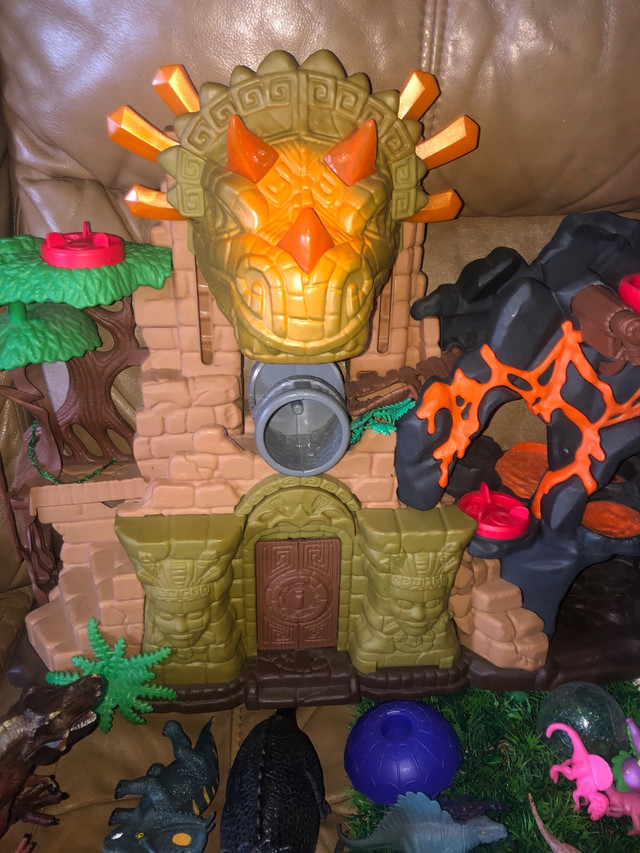 IMAGINEXT  DINO CASTLE BUNDLE  in Toys & Games in Moncton