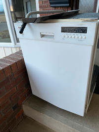 Free kenmore Elite dishwasher, needs repair.