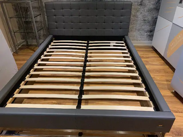 Grand lit in Beds & Mattresses in Longueuil / South Shore - Image 2
