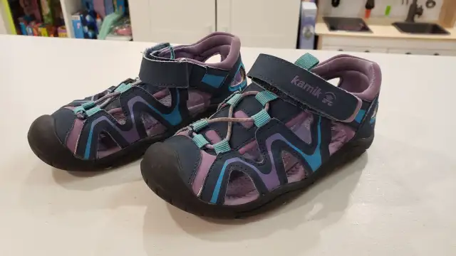 Sandales Kamik pour fille grandeur 12 in Kids & Youth in Laval / North Shore - Image 2