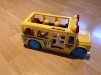 Lil playmates school bus
