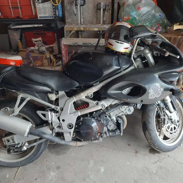 1997 Suzuki tl1000s  in Sport Bikes in Edmonton - Image 4